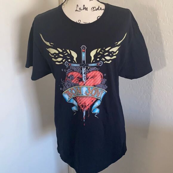 Bon Jovi Black Heart Cross Graphic Shirt - Picture 1 of 8